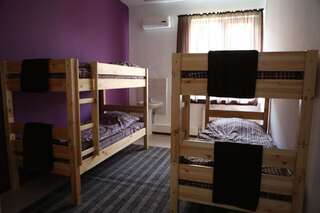 Хостелы Amigo Hostel Almaty Алматы Спальное место на двухъярусной кровати в общем номере для мужчин и женщин-1
