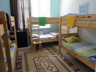 Хостелы Amigo Hostel Almaty Алматы Спальное место на двухъярусной кровати в общем номере для женщин-1